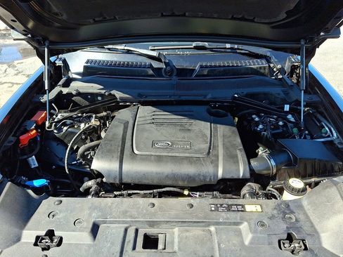 Used 2023 Land Rover Defender 90 S image 31