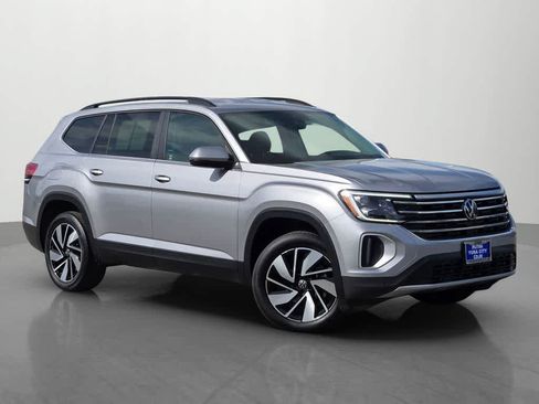 Used 2025 Volkswagen Atlas SE FWD image 8