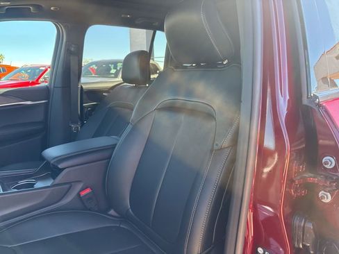 New 2026 Jeep Grand Cherokee Limited w/ Limited Altitude Package AWD/4WD image 14