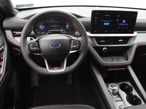 Used 2025 Ford Explorer ST image 16