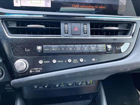 Used 2024 Lexus ES 300h w/ Technology Package FWD image 24