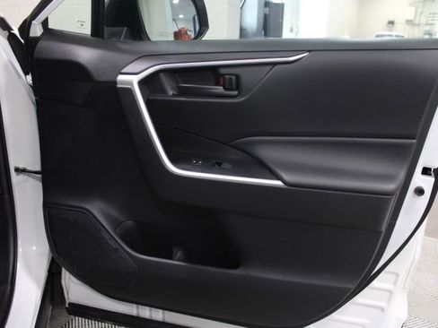 Used 2021 Toyota RAV4 LE image 19
