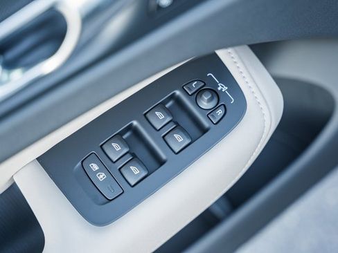 New 2026 Volvo XC60 B5 Core w/ Climate Package image 40