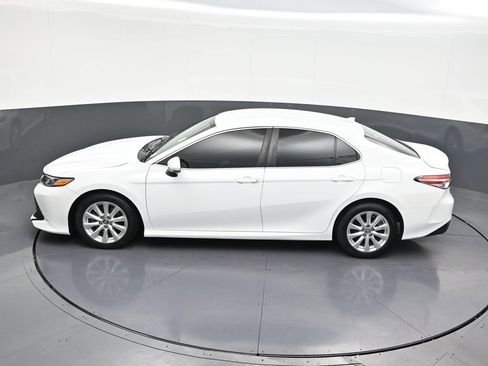 Used 2019 Toyota Camry LE FWD image 16