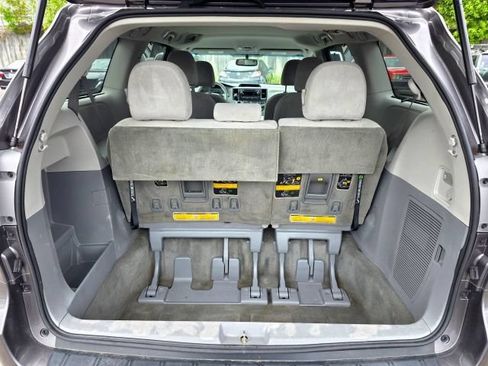 Used 2014 Toyota Sienna LE AWD/4WD image 68