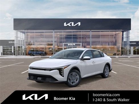New 2025 Kia K4 LX image 1
