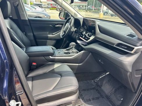 Used 2026 Toyota Highlander XLE AWD/4WD image 13