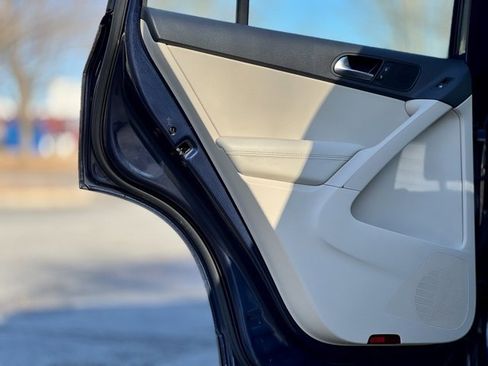 Used 2016 Volkswagen Tiguan S image 15