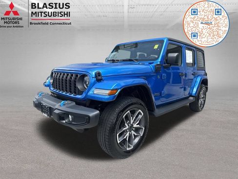 Used 2024 Jeep Wrangler Unlimited w/ Convenience Group AWD/4WD image 22