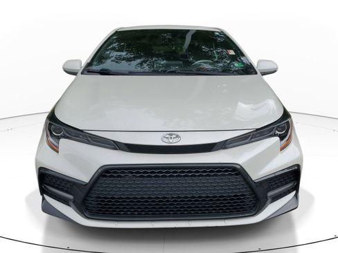 Used 2020 Toyota Corolla SE w/ SE Premium Package FWD image 2