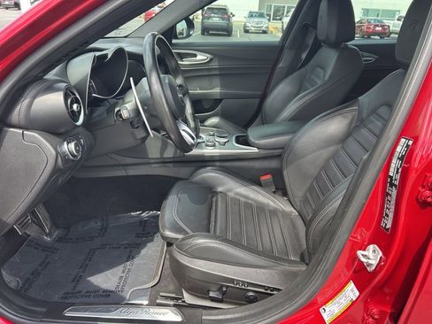 Used 2023 Alfa Romeo Giulia Veloce image 2