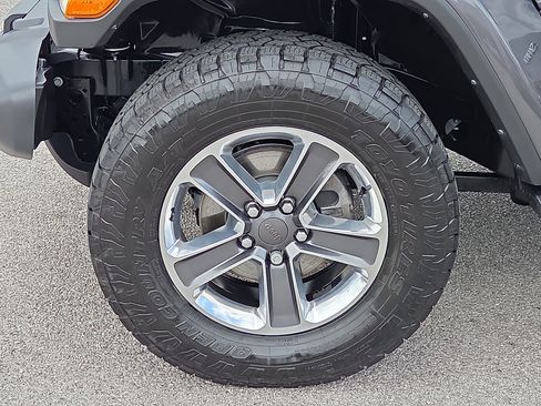 Used 2021 Jeep Wrangler Unlimited Sahara AWD/4WD image 7