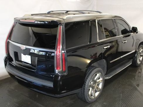 Used 2019 Cadillac Escalade Luxury AWD/4WD image 4