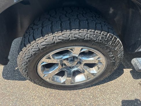 Used 2017 RAM 1500 Laramie w/ Convenience Group AWD/4WD image 9