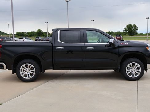 Used 2023 Chevrolet Silverado 1500 LTZ w/ LTZ Premium Package AWD/4WD image 7
