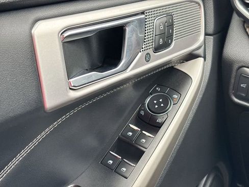 Used 2022 Ford Explorer Limited w/ Equipment Group 301A image 34