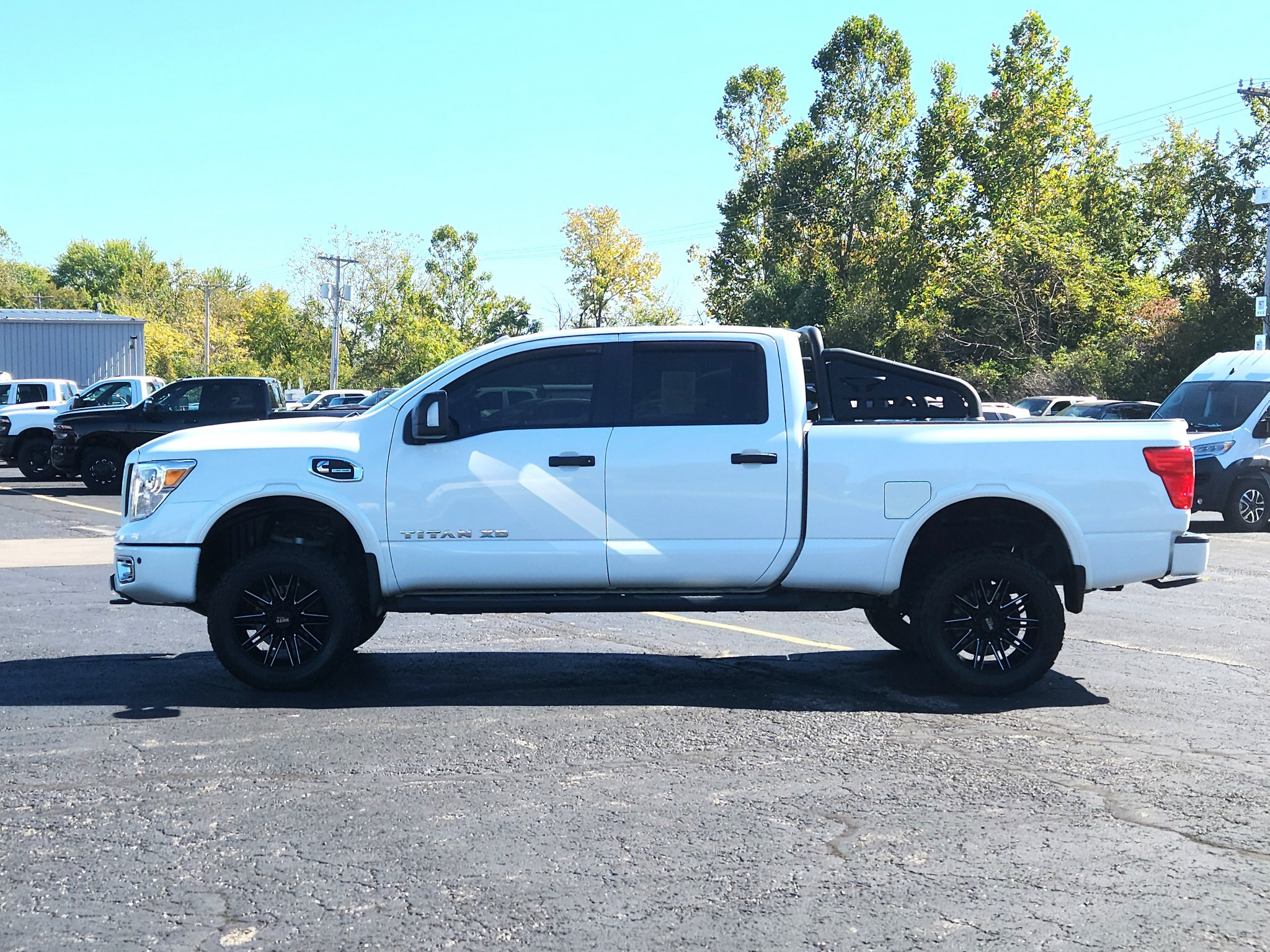 Used 2018 Nissan Titan PRO-4X w/ Pro-4x Convenience Package AWD/4WD image 12