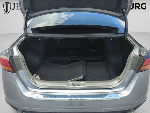 Certified 2023 Nissan Altima 2.5 SR w/ SR Premium Package FWD image 17