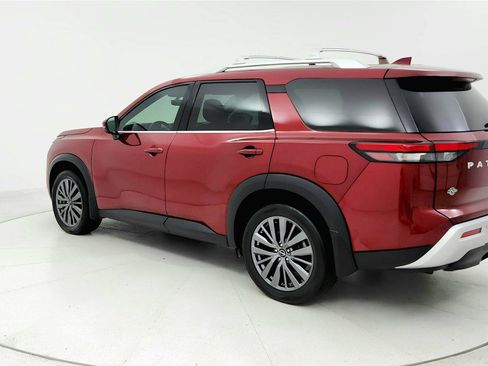 Used 2024 Nissan Pathfinder SL w/ SL Premium Package FWD image 3