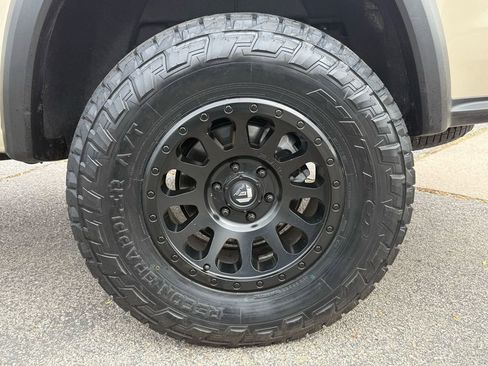 Used 2024 Chevrolet Colorado Trail Boss w/ Technology Package image 9