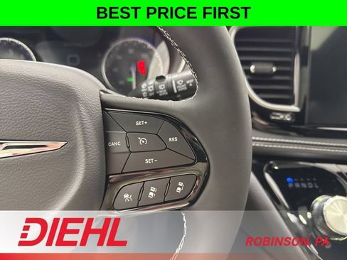 New 2026 Chrysler Pacifica Limited w/ S Appearance Package AWD/4WD image 32