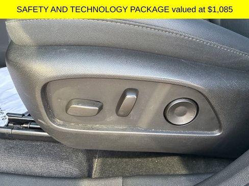 Used 2025 Chevrolet Equinox LT w/ Convenience Package II image 4