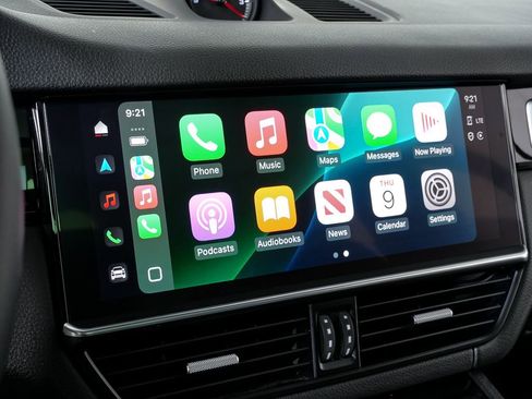 Used 2022 Porsche Cayenne image 16