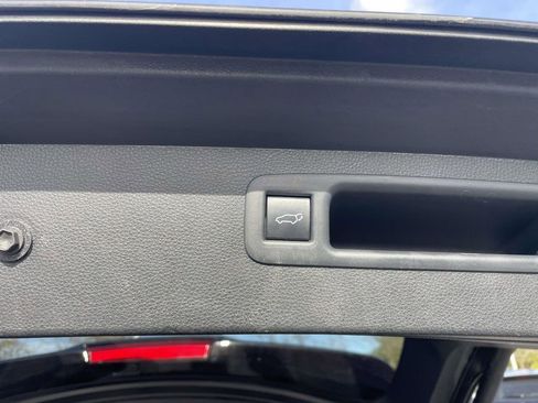 Used 2021 Toyota Highlander XLE image 49