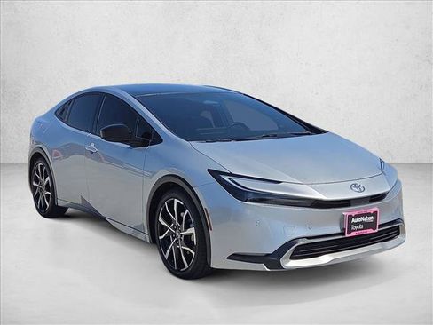 Used 2024 Toyota Prius Prime FWD image 3