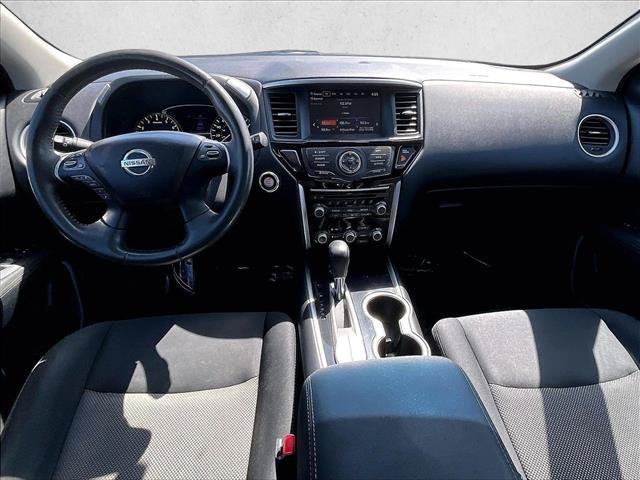 Used 2017 Nissan Pathfinder SV FWD image 16