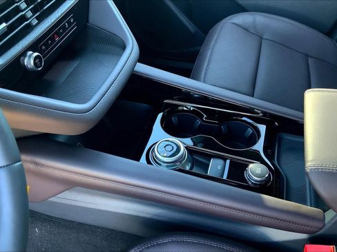 New 2026 Ford Explorer Platinum image 7