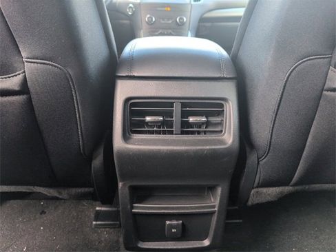 Used 2020 Ford Edge SE image 26