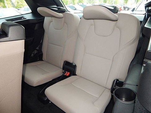 New 2026 Volvo XC90 B6 Plus w/ Protection Package Premier AWD/4WD image 13