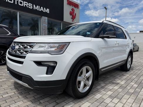 Used 2018 Ford Explorer XLT w/ Equipment Group 202A FWD image 4