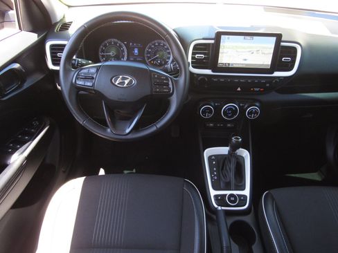 Used 2022 Hyundai Venue Limited FWD image 16