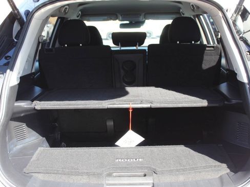 Used 2020 Nissan Rogue SV w/ Premium Package FWD image 14