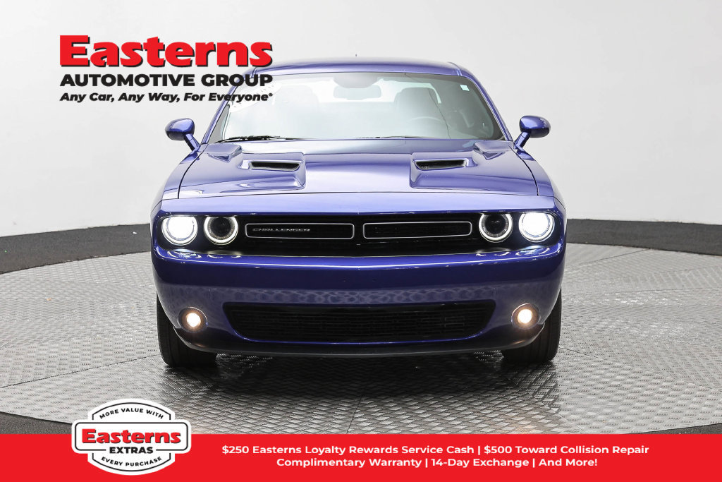 Used 2022 Dodge Challenger SXT w/ Plus Package RWD image 3