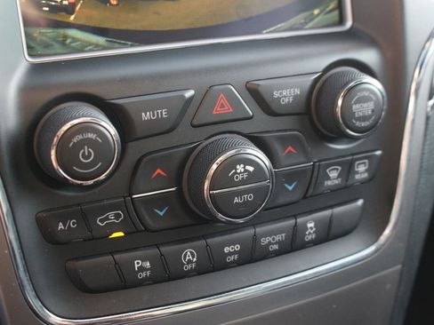 Used 2018 Jeep Grand Cherokee Overland RWD image 25