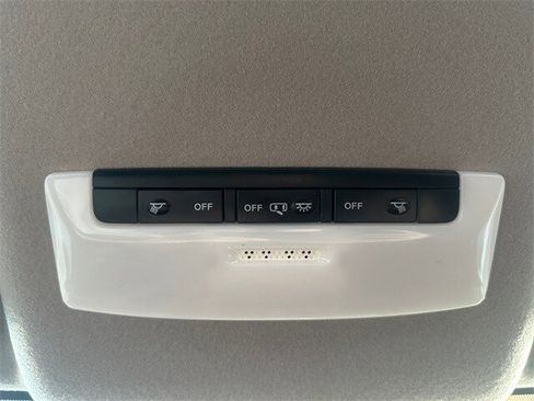 New 2025 Nissan Versa SR w/ Trunk Package image 16