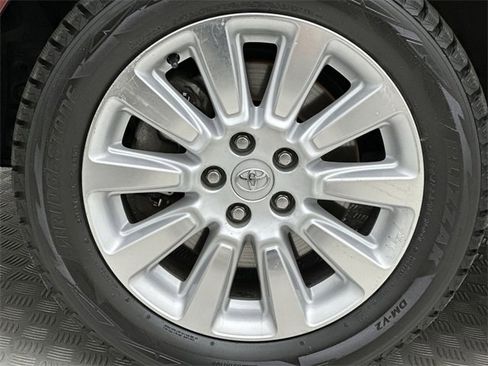 Used 2014 Toyota Sienna Limited image 10
