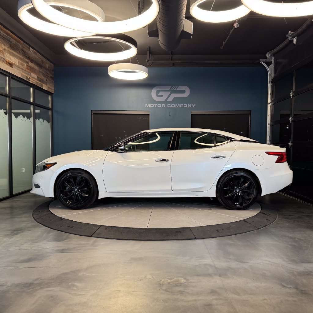 Used 2017 Nissan Maxima SR w/ Midnight Edition FWD image 6