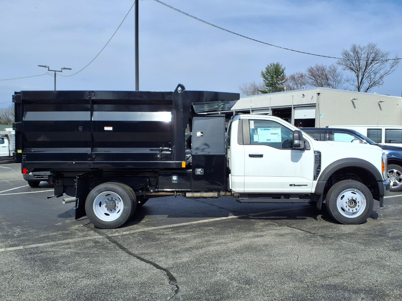 Used 2023 Ford F550 4x4 Regular Cab Super Duty image 2