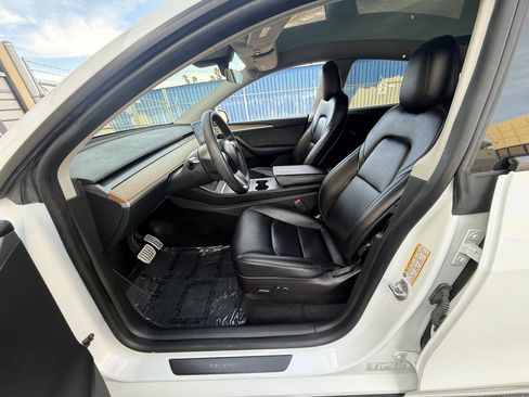 Used 2022 Tesla Model Y Performance image 19