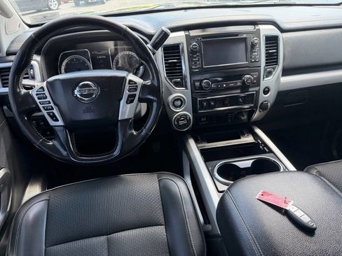 Used 2018 Nissan Titan PRO-4X AWD/4WD image 11