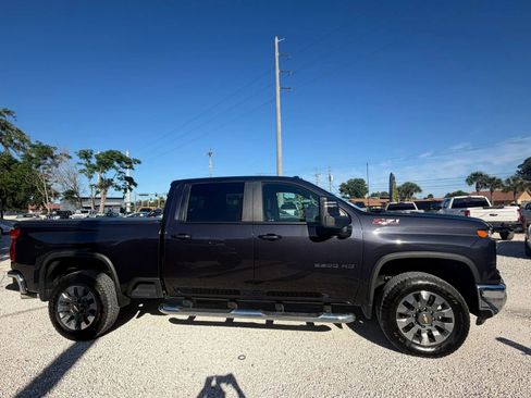 Used 2024 Chevrolet Silverado 2500 LT AWD/4WD image 3