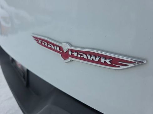Used 2016 Jeep Cherokee Trailhawk AWD/4WD image 27