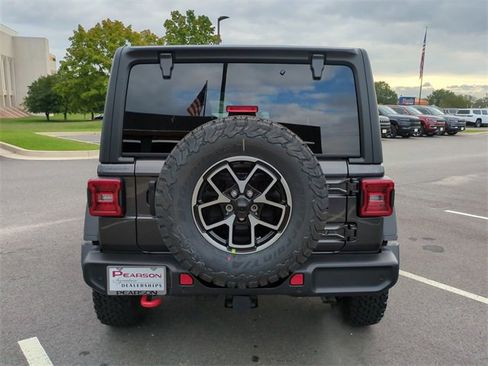 Used 2024 Jeep Wrangler Unlimited Rubicon w/ Technology Group image 5