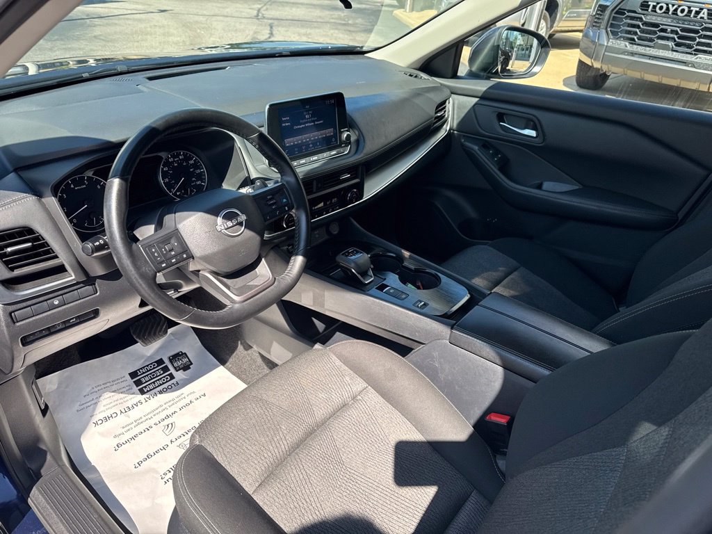 Used 2025 Nissan Rogue SV FWD image 13