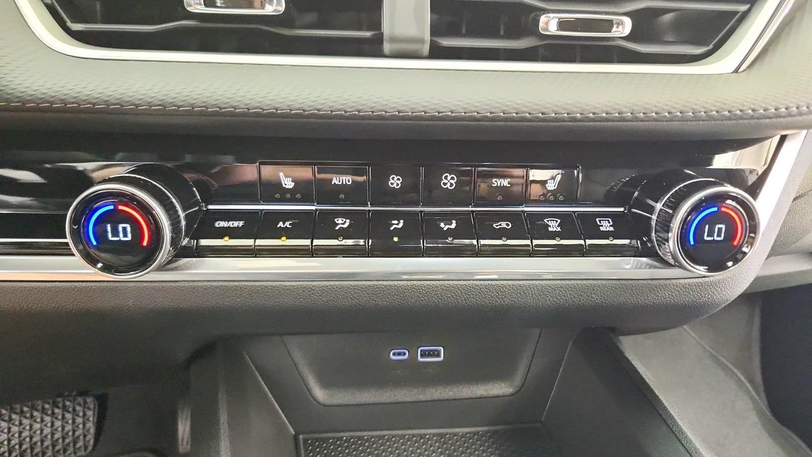 Used 2026 Chevrolet Equinox LT w/ Convenience Package II FWD image 30
