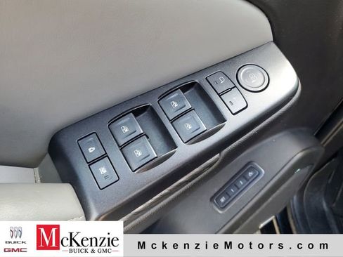 Used 2016 Chevrolet Suburban LT RWD image 10
